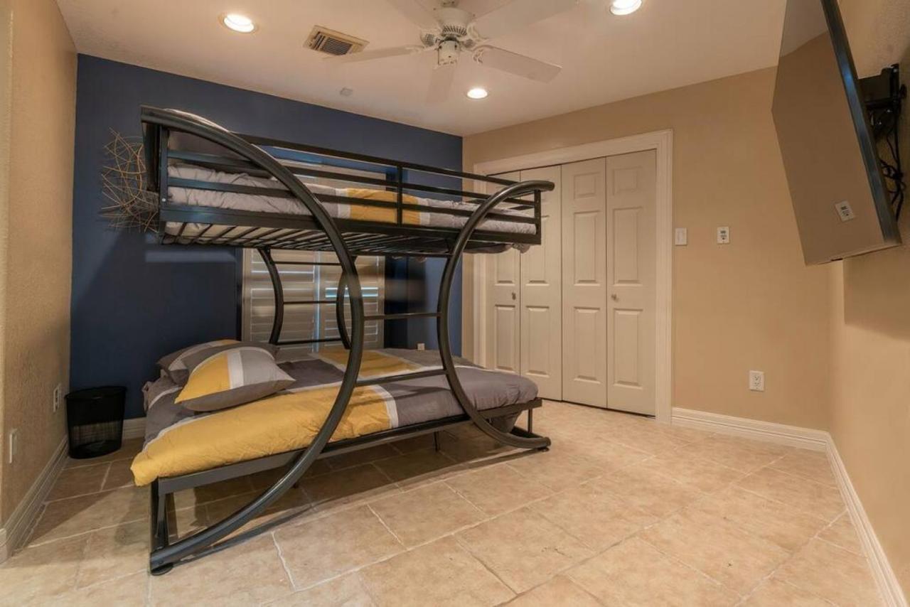 Huge 6 Bedroom With Pool, Spa, 85 Inch Tv, Game Room Houston Exterior foto