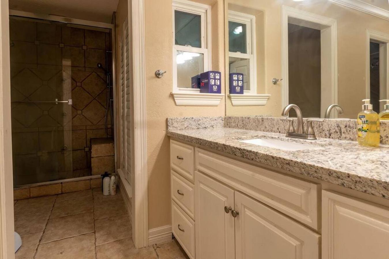 Huge 6 Bedroom With Pool, Spa, 85 Inch Tv, Game Room Houston Exterior foto