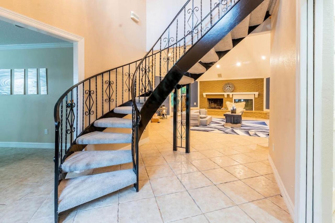 Huge 6 Bedroom With Pool, Spa, 85 Inch Tv, Game Room Houston Exterior foto