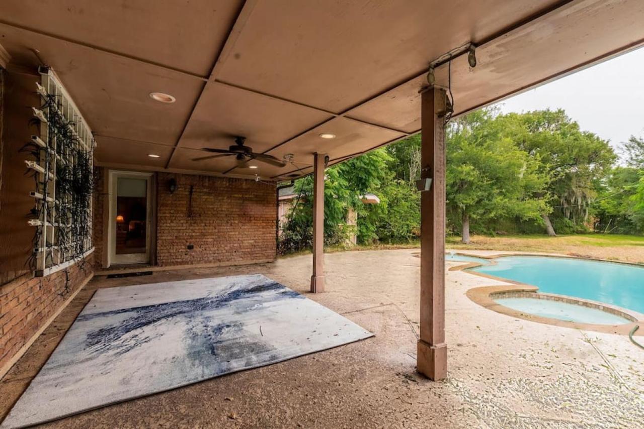Huge 6 Bedroom With Pool, Spa, 85 Inch Tv, Game Room Houston Exterior foto
