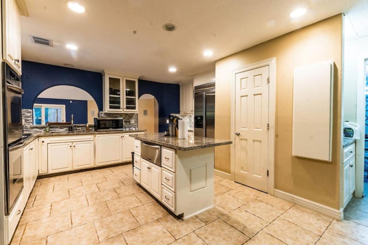 Huge 6 Bedroom With Pool, Spa, 85 Inch Tv, Game Room Houston Exterior foto