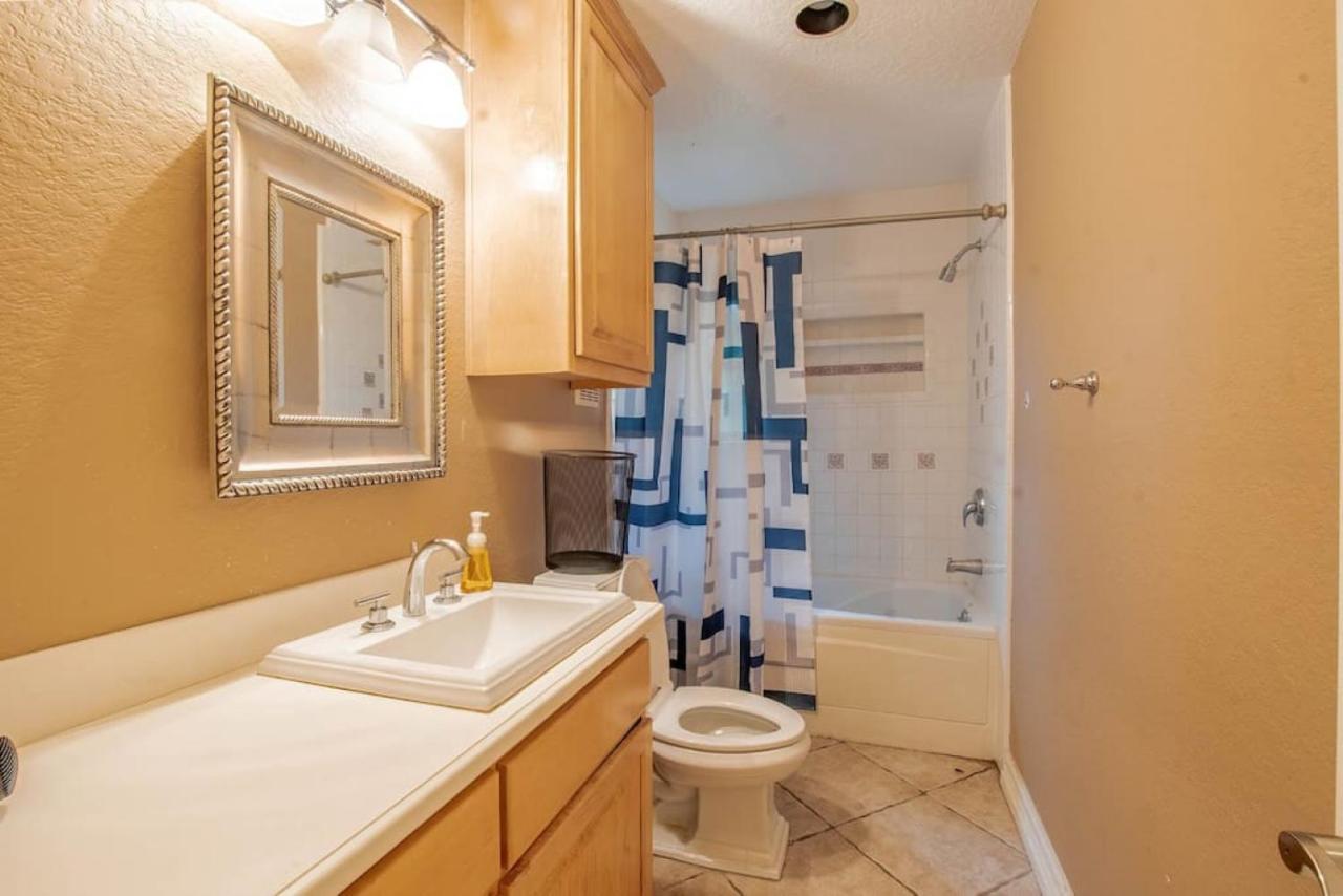 Huge 6 Bedroom With Pool, Spa, 85 Inch Tv, Game Room Houston Exterior foto